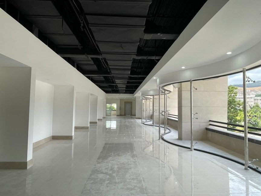 Curved corridor, finished